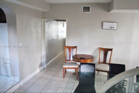 House in Lauderhill, Florida 4 bedrooms, 214.88 sq.m. № 2043222 - photo 26