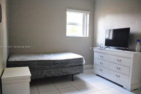 House in Lauderhill, Florida 4 bedrooms, 214.88 sq.m. № 2043222 - photo 28