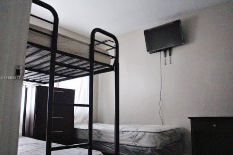 House in Lauderhill, Florida 4 bedrooms, 214.88 sq.m. № 2043222 - photo 29