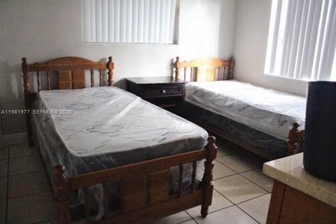 House in Lauderhill, Florida 4 bedrooms, 214.88 sq.m. № 2043222 - photo 25