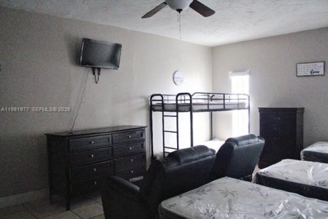 House in Lauderhill, Florida 4 bedrooms, 214.88 sq.m. № 2043222 - photo 27