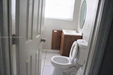 House in Lauderhill, Florida 4 bedrooms, 214.88 sq.m. № 2043222 - photo 23