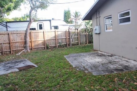 House in Lauderhill, Florida 4 bedrooms, 214.88 sq.m. № 2043222 - photo 4