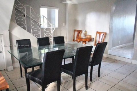 House in Lauderhill, Florida 4 bedrooms, 214.88 sq.m. № 2043222 - photo 19