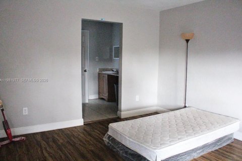 House in Lauderhill, Florida 4 bedrooms, 214.88 sq.m. № 2043222 - photo 14