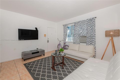 Купить кондоминиум в Майами-Бич, Флорида 1 спальня, 53.7м2, № 1958530 - фото 2