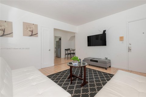 Купить кондоминиум в Майами-Бич, Флорида 1 спальня, 53.7м2, № 1958530 - фото 3