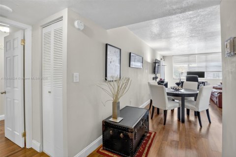 Condominio en venta en Aventura, Florida, 1 dormitorio, 80.82 m2 № 1936595 - foto 5