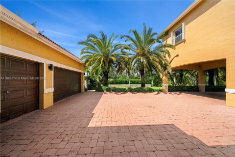 Villa ou maison à louer à Davie, Floride: 6 chambres, 410.07 m2 № 1946454 - photo 2