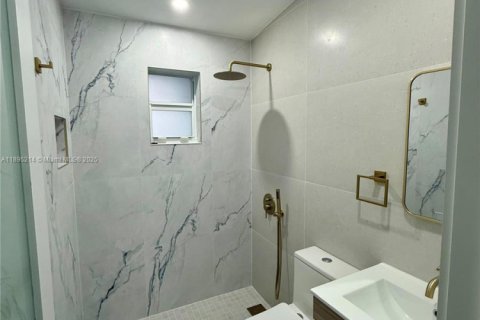Villa ou maison à louer à Miami, Floride: 2 chambres, 117.06 m2 № 1947219 - photo 7