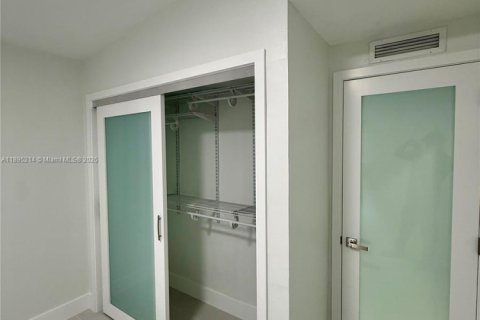 Villa ou maison à louer à Miami, Floride: 2 chambres, 117.06 m2 № 1947219 - photo 8