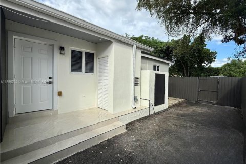 Villa ou maison à louer à Miami, Floride: 2 chambres, 117.06 m2 № 1947219 - photo 1