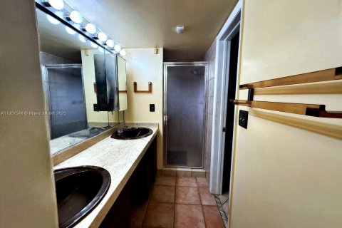 Villa ou maison à louer à Coral Gables, Floride: 4 chambres, 229.28 m2 № 1964933 - photo 21