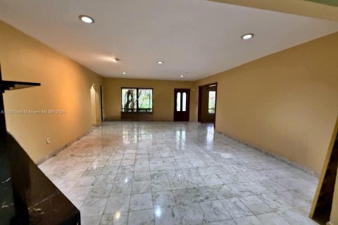 Villa ou maison à louer à Coral Gables, Floride: 4 chambres, 229.28 m2 № 1964933 - photo 9