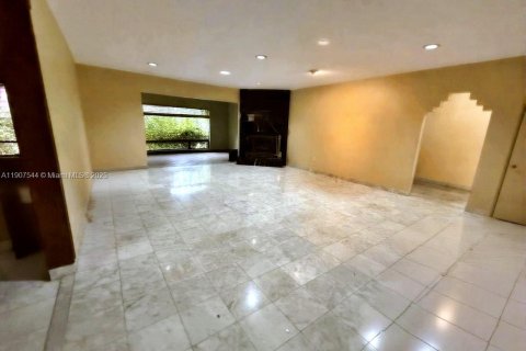 Villa ou maison à louer à Coral Gables, Floride: 4 chambres, 229.28 m2 № 1964933 - photo 11