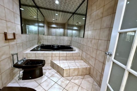 Villa ou maison à louer à Coral Gables, Floride: 4 chambres, 229.28 m2 № 1964933 - photo 24