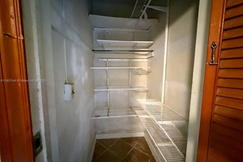 Villa ou maison à louer à Coral Gables, Floride: 4 chambres, 229.28 m2 № 1964933 - photo 17