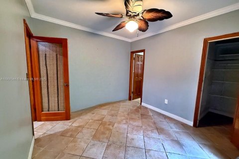 Villa ou maison à louer à Coral Gables, Floride: 4 chambres, 229.28 m2 № 1964933 - photo 10