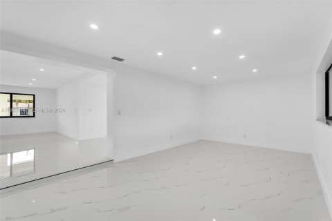 House in Hialeah, Florida 3 bedrooms, 172.61 sq.m. № 2010377 - photo 21