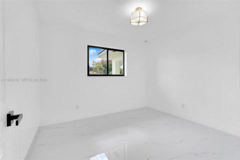 House in Hialeah, Florida 3 bedrooms, 172.61 sq.m. № 2010377 - photo 23