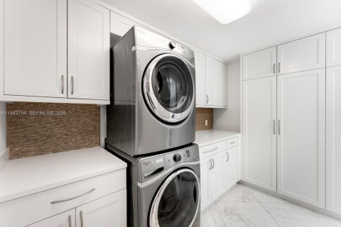 Condominio en venta en Key Biscayne, Florida, 3 dormitorios, 242.01 m2 № 2001933 - foto 26