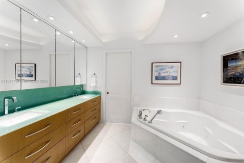 Condominio en venta en Key Biscayne, Florida, 3 dormitorios, 242.01 m2 № 2001933 - foto 19