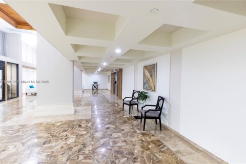 Condo in Miami Beach, Florida, 2 bedrooms № 1959338 - photo 30