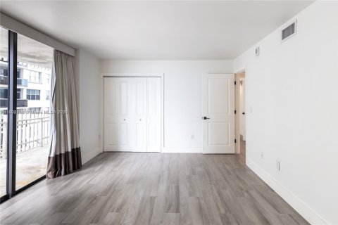 Condo in Miami Beach, Florida, 2 bedrooms № 1959338 - photo 18