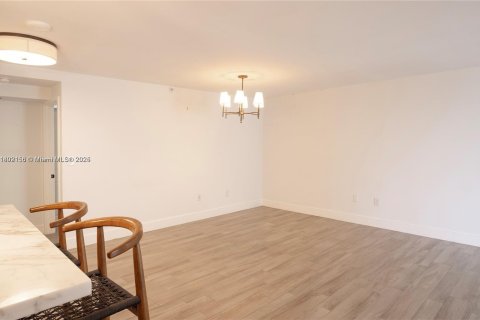 Condo in Miami Beach, Florida, 2 bedrooms № 1959338 - photo 13