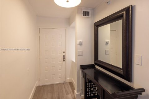 Condo in Miami Beach, Florida, 2 bedrooms № 1959338 - photo 4