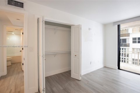 Condo in Miami Beach, Florida, 2 bedrooms № 1959338 - photo 27