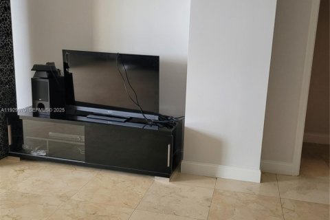 Снять в аренду кондоминиум в Халландейл-Бич, Флорида 1 спальня, 120.77м2, № 1988998 - фото 12