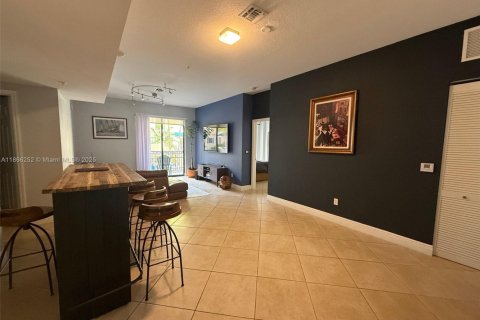 Condo in Miami, Florida, 2 bedrooms  № 2016256 - photo 7