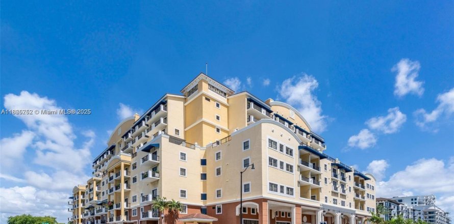 Condo in Miami, Florida, 2 bedrooms  № 2016256