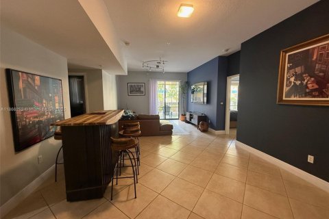 Condo in Miami, Florida, 2 bedrooms  № 2016256 - photo 3