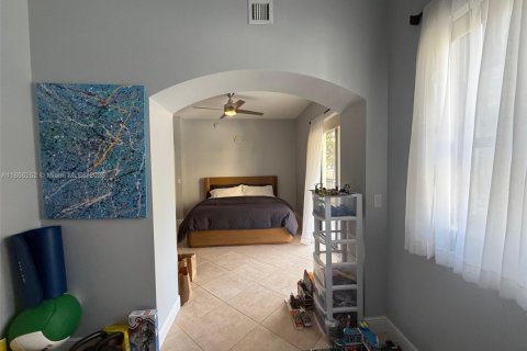 Condo in Miami, Florida, 2 bedrooms  № 2016256 - photo 20