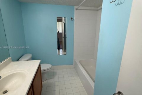 Снять в аренду кондоминиум в Тамарак, Флорида 1 спальня, 57.13м2, № 1968280 - фото 8