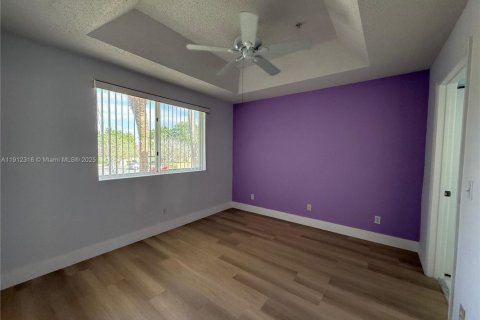 Снять в аренду кондоминиум в Тамарак, Флорида 1 спальня, 57.13м2, № 1968280 - фото 10