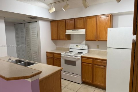 Снять в аренду кондоминиум в Тамарак, Флорида 1 спальня, 57.13м2, № 1968280 - фото 4