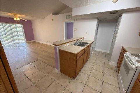 Снять в аренду кондоминиум в Тамарак, Флорида 1 спальня, 57.13м2, № 1968280 - фото 1