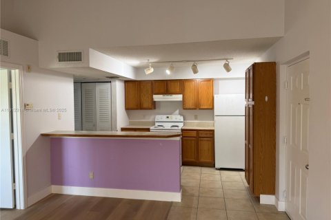 Снять в аренду кондоминиум в Тамарак, Флорида 1 спальня, 57.13м2, № 1968280 - фото 6