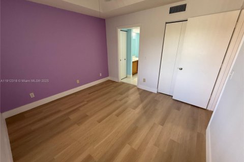 Снять в аренду кондоминиум в Тамарак, Флорида 1 спальня, 57.13м2, № 1968280 - фото 9