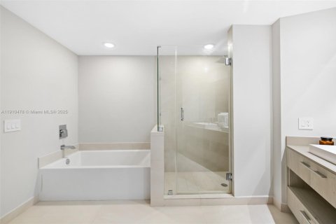 Condo in Hollywood, Florida, 3 bedrooms  № 2061959 - photo 11