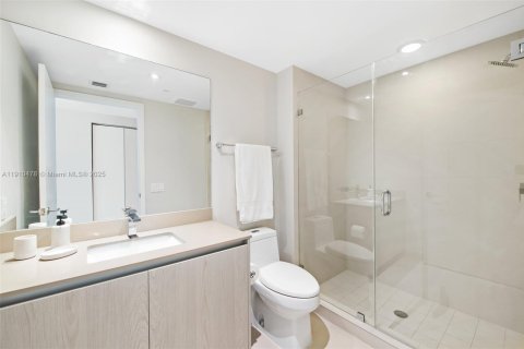 Condo in Hollywood, Florida, 3 bedrooms  № 2061959 - photo 12