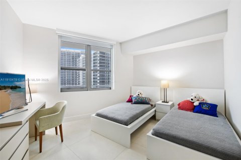 Condo in Hollywood, Florida, 3 bedrooms  № 2061959 - photo 13