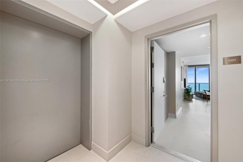 Condo in Hollywood, Florida, 3 bedrooms  № 2061959 - photo 20