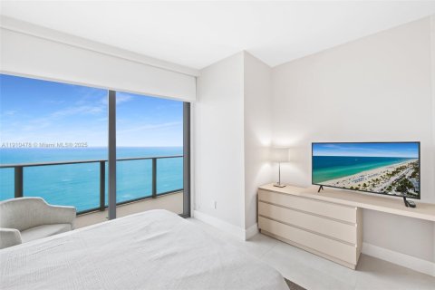 Condo in Hollywood, Florida, 3 bedrooms  № 2061959 - photo 19