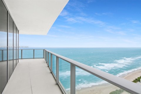 Condo in Hollywood, Florida, 3 bedrooms  № 2061959 - photo 6