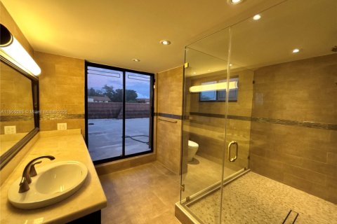 Copropriété à vendre à Miami, Floride: 2 chambres, 132.66 m2 № 2012255 - photo 20