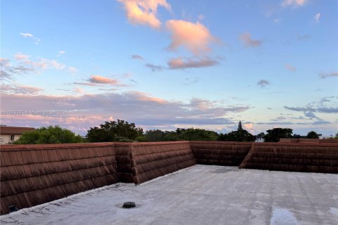 Copropriété à vendre à Miami, Floride: 2 chambres, 132.66 m2 № 2012255 - photo 4